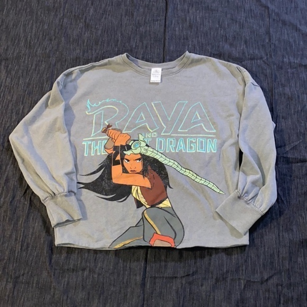 Disney’s Raya‎ sweater xl